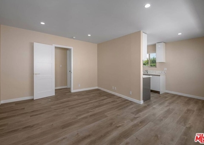 1553 S Saltair Avenue - Photo 1
