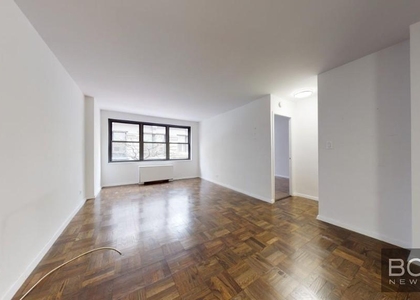 Fifth Avenue - Photo 1