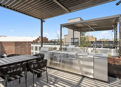 Bedford Avenue - Photo 1