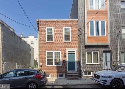 1322 S Bancroft Street - Photo 1