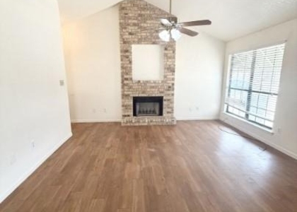 728 W San Antonio St - Photo 1