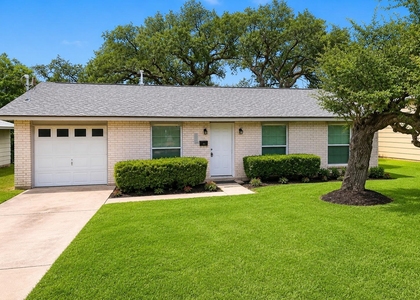 200 Deen Ave - Photo 1