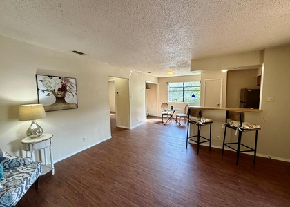 402 Hedgewood Dr - Photo 1