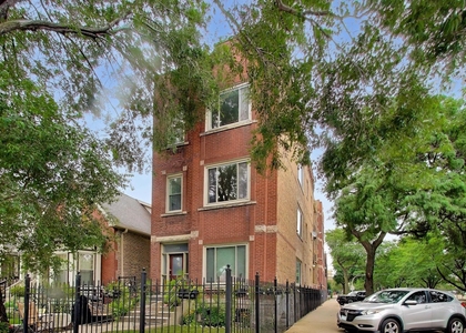 1301 N Oakley Boulevard - Photo 1