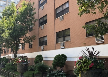 1025 W Hollywood Avenue - Photo 1