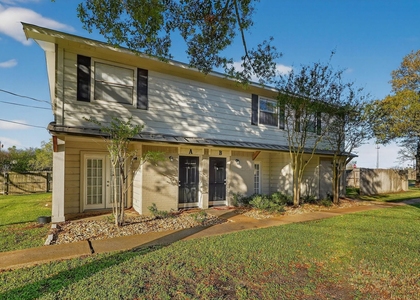 1400 Summit Street - Photo 1