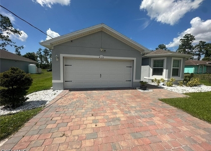4115 14th Avenue Ne - Photo 1