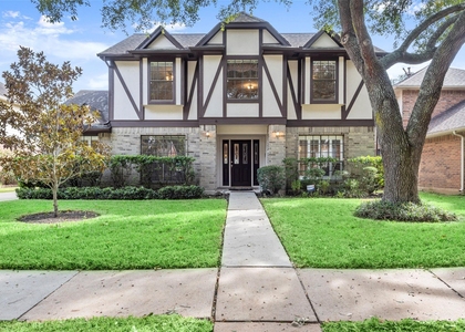 2415 Parkwood Lane - Photo 1