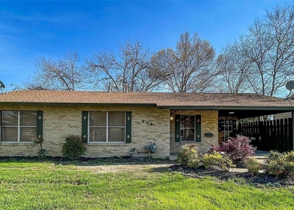 204 E 18th Street - Photo 1