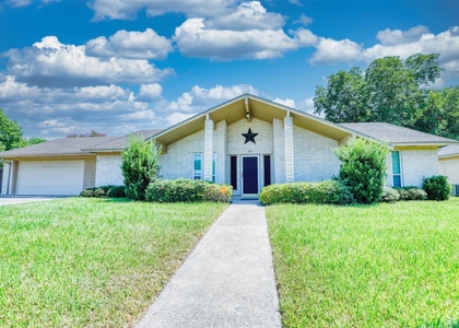 607 Rosewood Drive - Photo 1