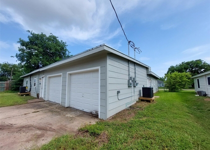 1728 W 8th Street - Photo 1