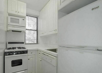 East 46 Street - Photo 1