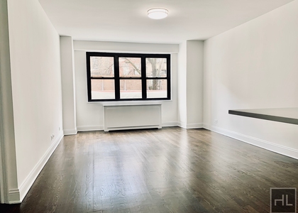 E 16 St - Photo 1
