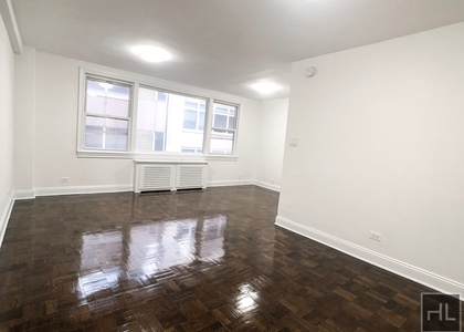 East 55 Street - Photo 1
