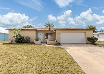 1215 Mango Avenue - Photo 1