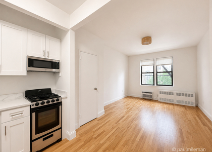 East 10th Street - Photo 1