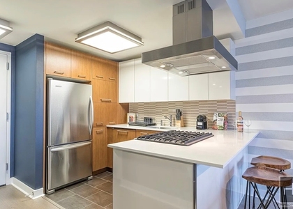 West 42nd Street - Photo 1