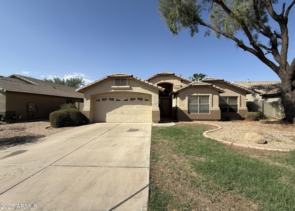 1644 E Oakland Street - Photo 1