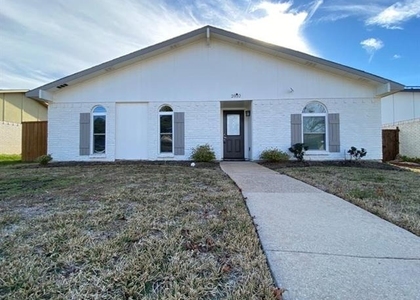 2032 Kings Road - Photo 1