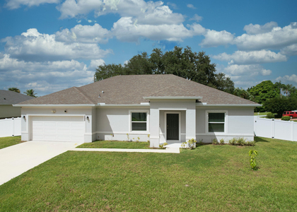 592 Sw Dauphin Avenue - Photo 1