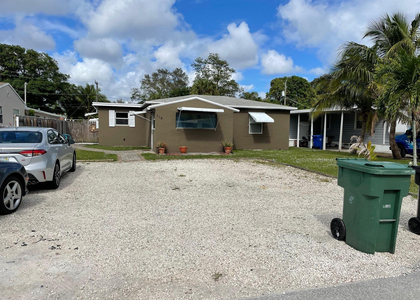319 Sw 15th Street - Photo 1