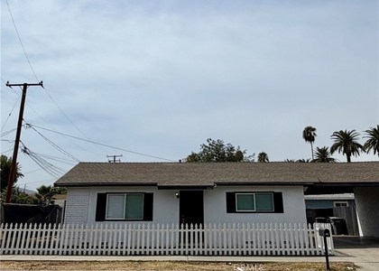 711 E Oakland - Photo 1