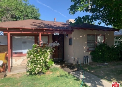 45045 W Redwood Avenue - Photo 1