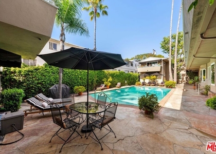 1330 N Crescent Heights Boulev - Photo 1