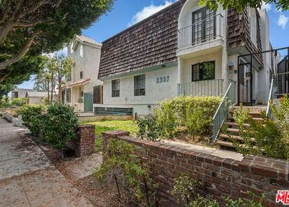 2337 Oak Street - Photo 1