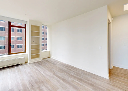 10 Hanover Square - Photo 1