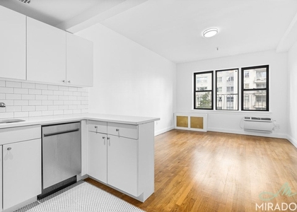1435 York Avenue - Photo 1