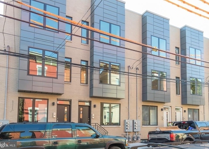 2410 W Master Street - Photo 1