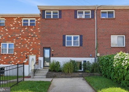 438 W Chestnut Street - Photo 1