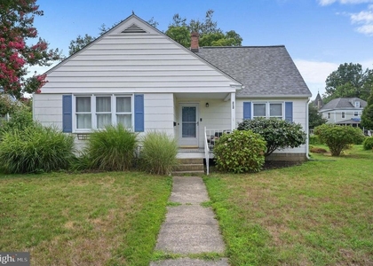 212 N American Avenue - Photo 1
