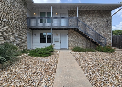 2504 Manor Cir - Photo 1