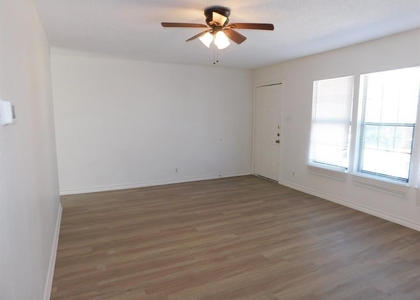 1002 Southwalk St - Photo 1