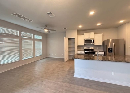 605 W South St - Photo 1