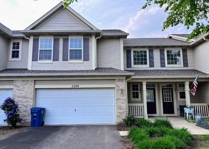 2209 Sunrise Circle - Photo 1