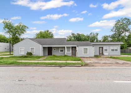 3216 Avenue I - Photo 1