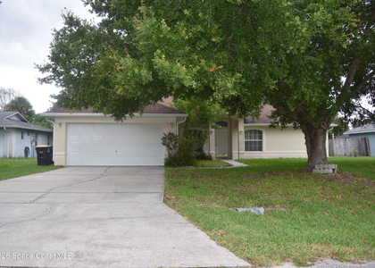 154 Bamboo Avenue Se - Photo 1