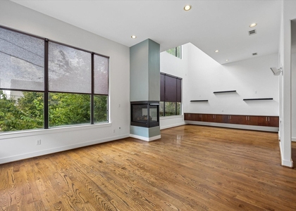 732 Ruthven Street - Photo 1