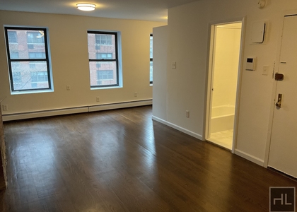 Third Avenue - Photo 1