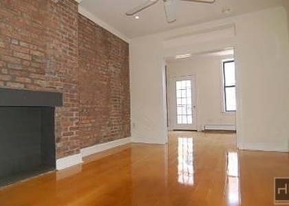 Avenue B - Photo 1