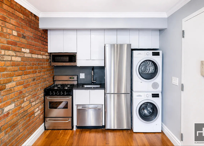 East 7 Street - Photo 1