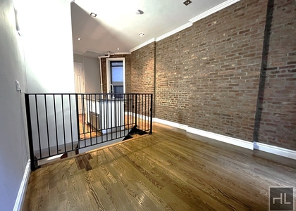 Mott Street - Photo 1