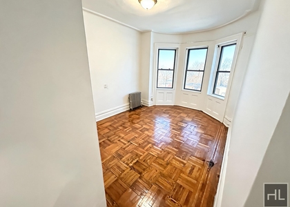 Summit Avenue - Photo 1