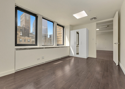 Lexington Avenue/ 40th street - Photo 1