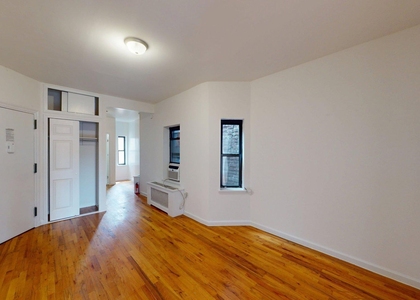 East 76 Street - Photo 1