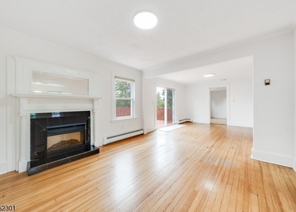 275 E Mt Pleasant Ave - Photo 1