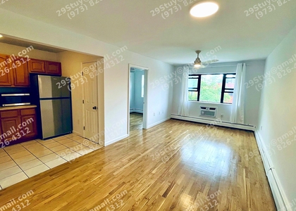 29 Stuyvesant Avenue, Brooklyn - Photo 1